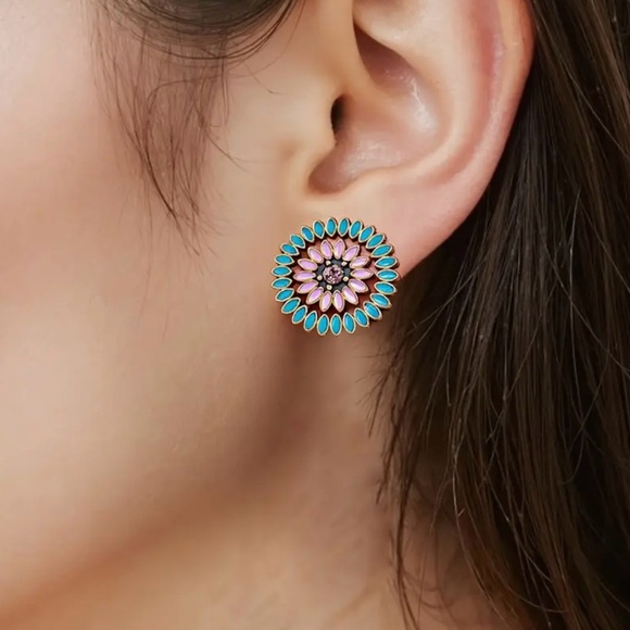 ⭐️ 5 for $25 Bohemian Floral Stud Earrings in Antique Bronze Finish - Picture 2 of 6